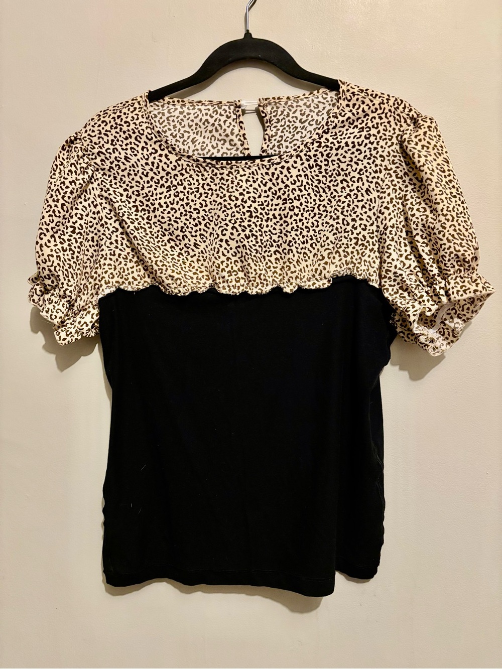 ⭐️ 4 for $25 SALE ⭐️  Handmade 💕 Leopard Print Puff Sleeve Black Top